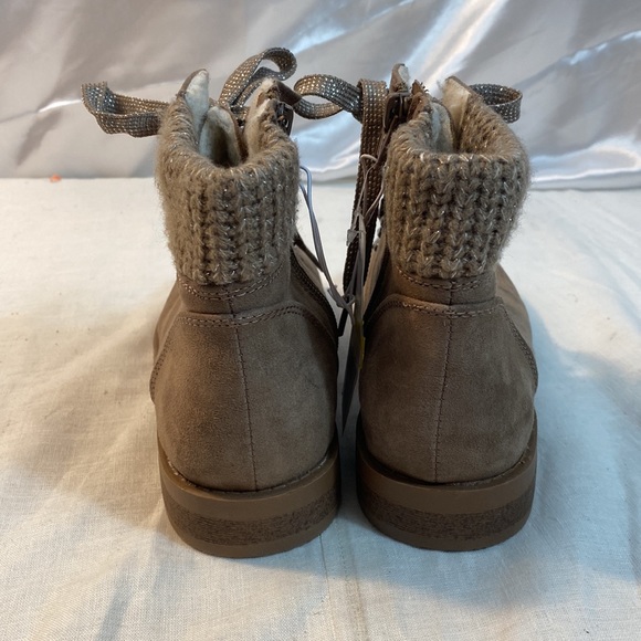 Cat&jack girls Taupe color boots size 5 new - Picture 3 of 4
